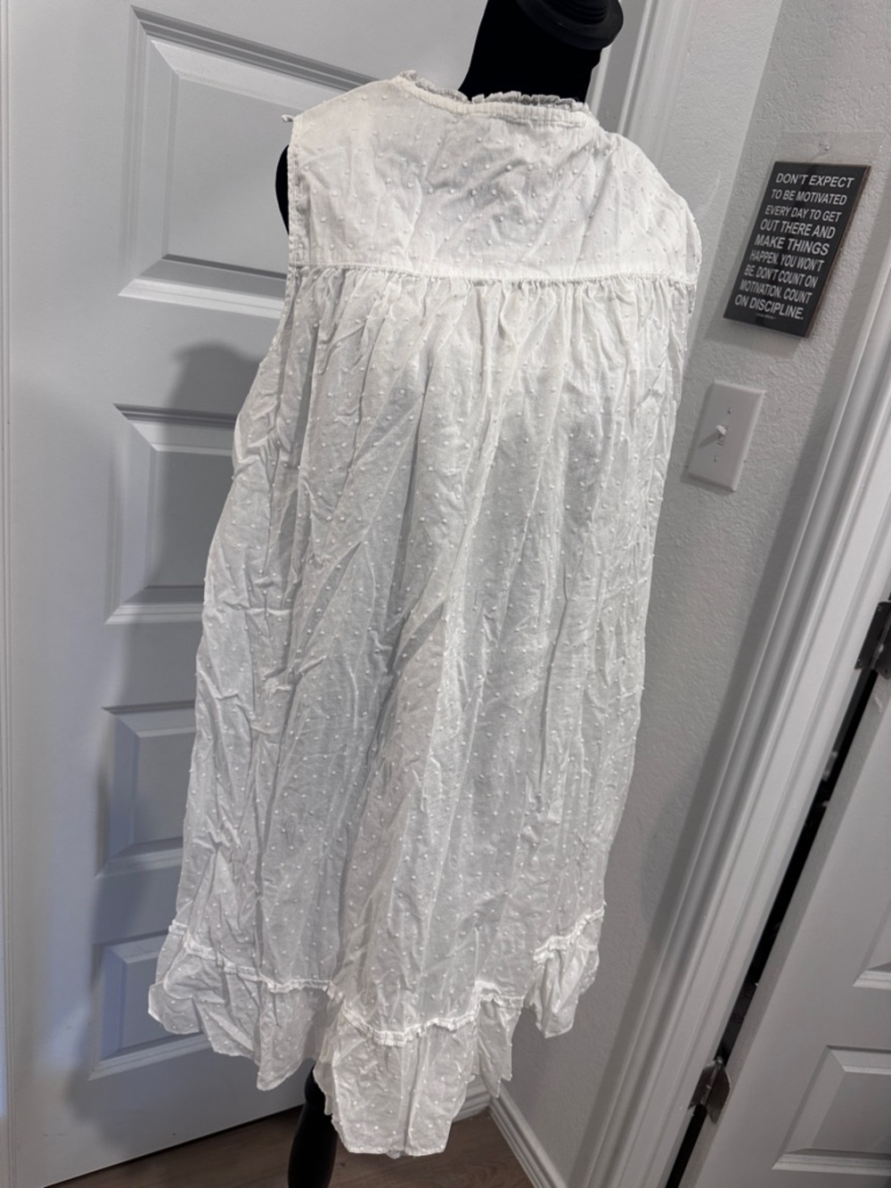 Eileen West White Cotton Tag Detail Top